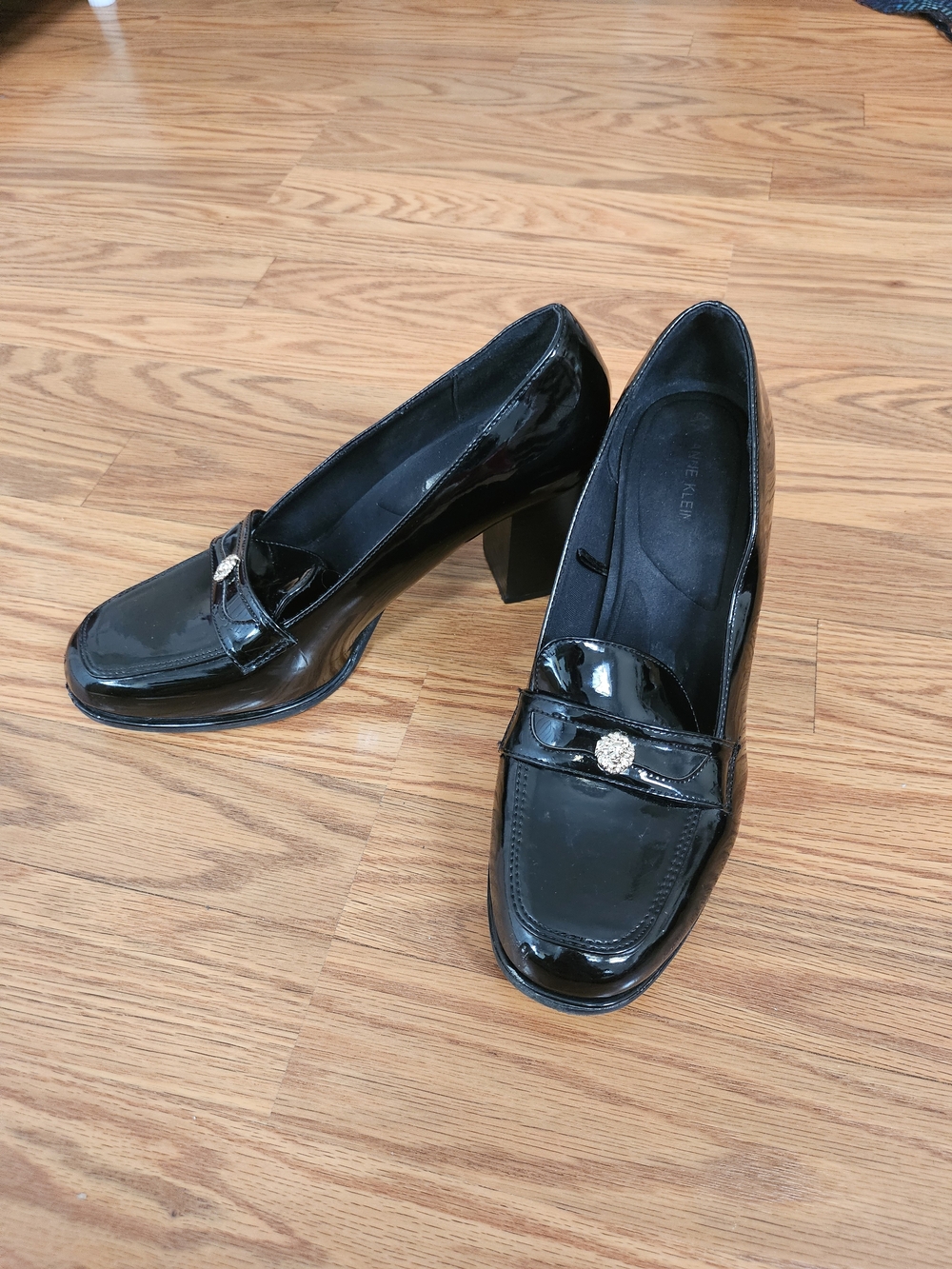 Black Patent Heeled Loafer with Gold Decorative Accent